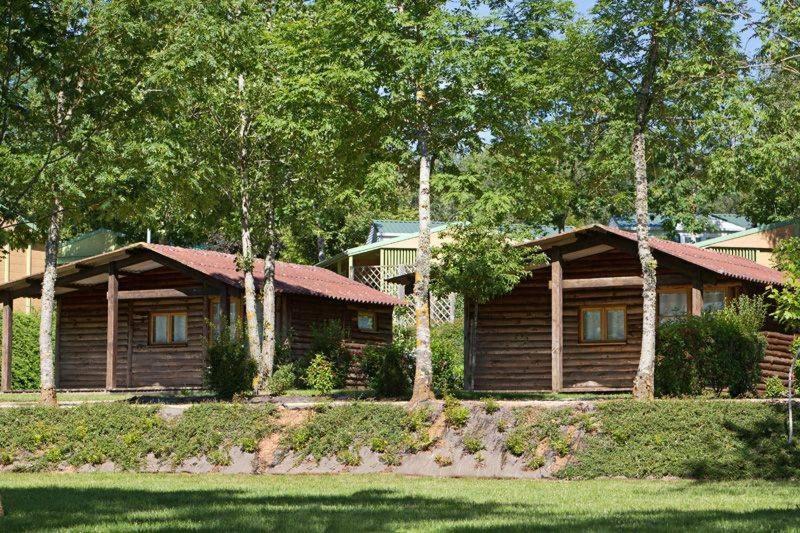 Отель Camping Le Caussanel Canet-de-Salars Экстерьер фото